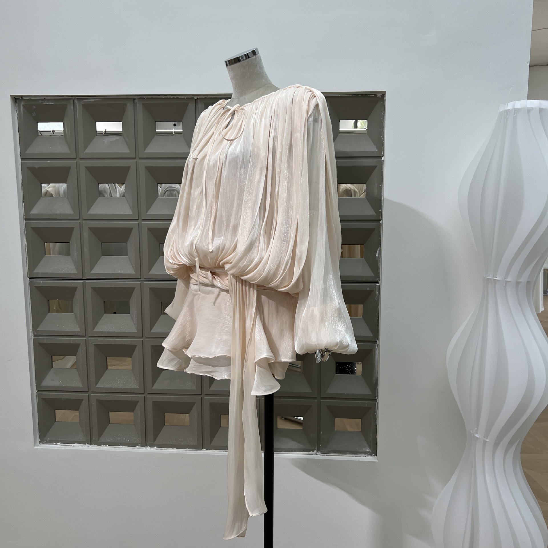 KBQ Solide Patchwork À Lacets Lâche Robes Pour Femmes O Cou À Manches Longues Taille Haute Épissé Plis Tempérament Robe Femme Mode