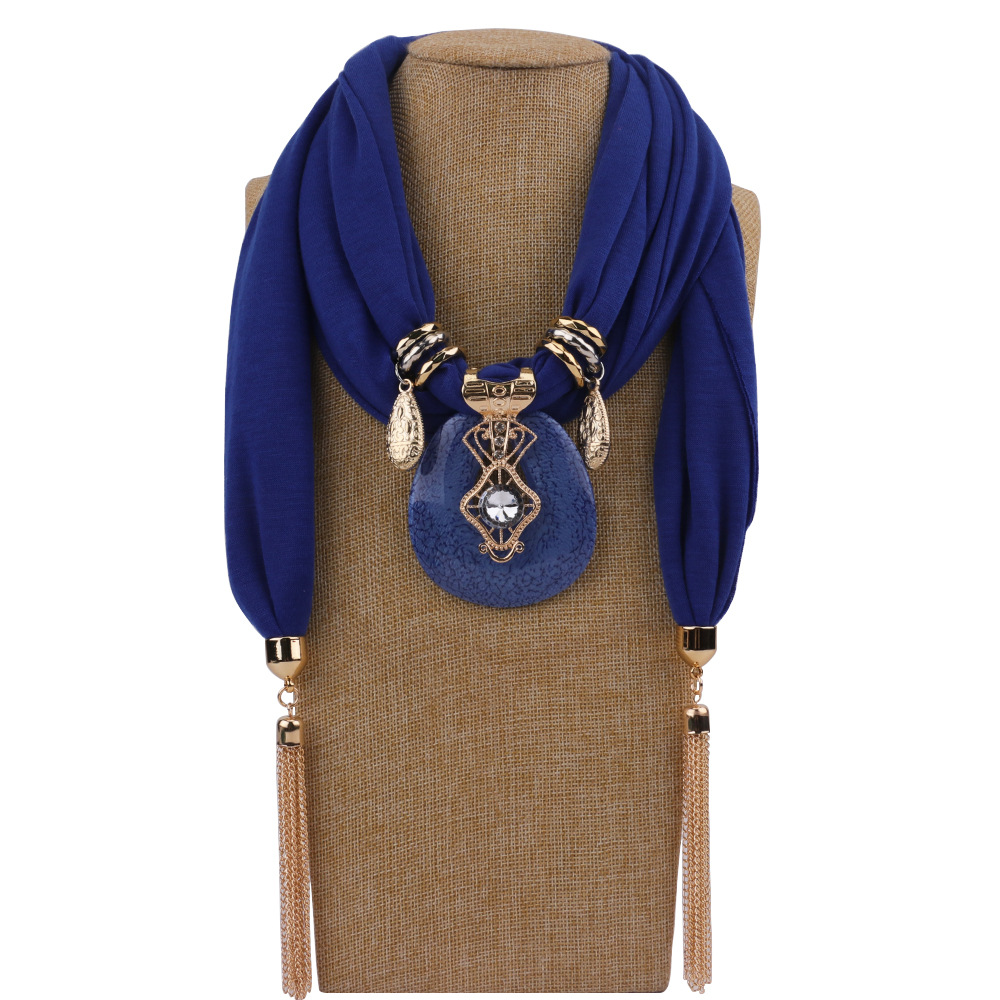 Mode femmes couleur unie gland Wrap écharpe multi-style décoratif bijoux collier pendentif écharpe Hijabs Femme foulards