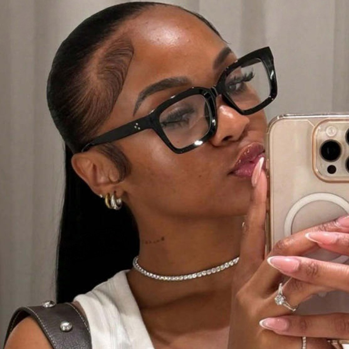 1 paire de lunettes carrées noires à grande monture pour femme, simples, décontractées, sexy, avant-gardistes européennes et américaines, au style décontracté, exquises et polyvalentes, lunettes sans ordonnance à la mo