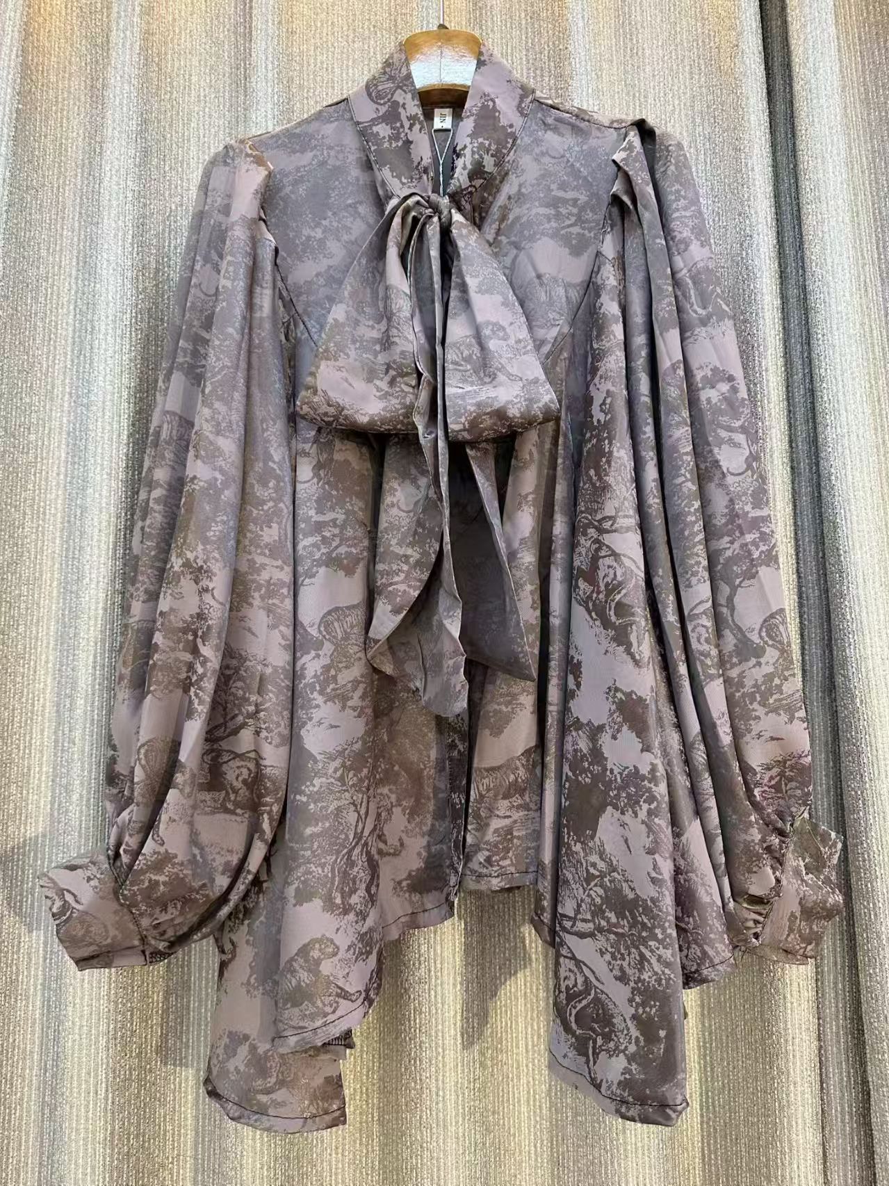 2025 nouveau Chic mode piste automne à lacets imprimé Blouses décontractées pour les femmes arc élégant lâche lanterne à manches longues chemise de fête