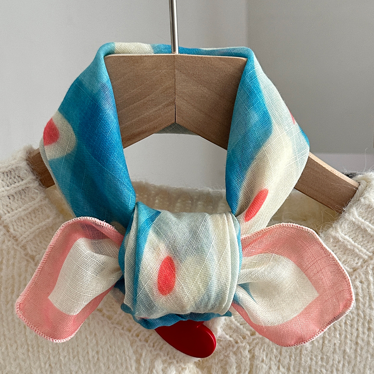 Nouveau style printemps-automne, petit foulard carré en soie à fleurs roses pour femmes, foulard décoratif haut de gamme, petit foulard polyvalent pour le cou, 1 pièce