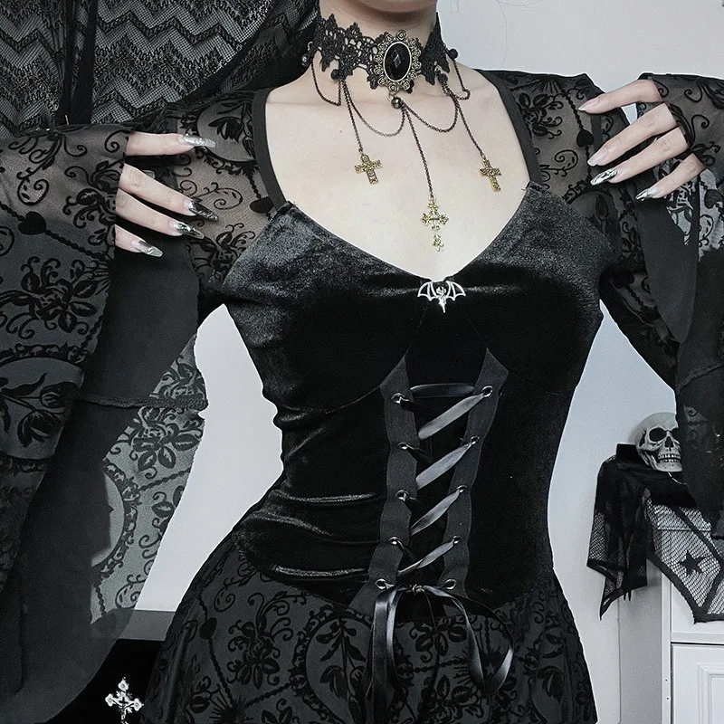 Robe Vampire Gothique Élégante Vintage en Velours Style Grunge Punk avec Bandages et Manches Évasées pour Femme – Tenue de Soirée