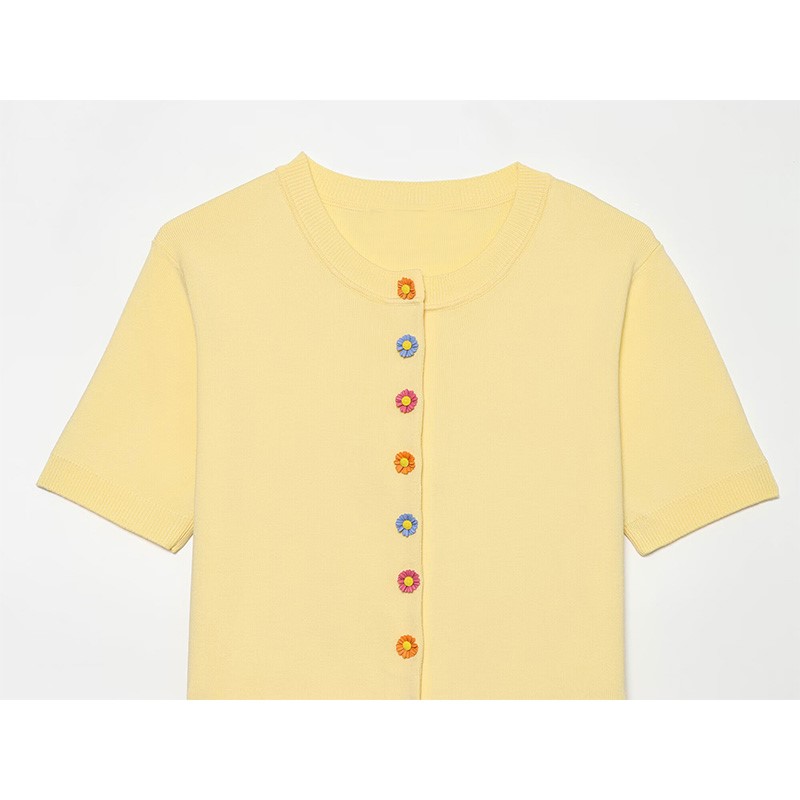 Cardigan Femme à Boutons Floraux Nouvelle Collection Été 2026 – Pull Décontracté Col Rond Tricoté Manches Courtes avec Bordures Côtelées – Hauts Simples pour Femme