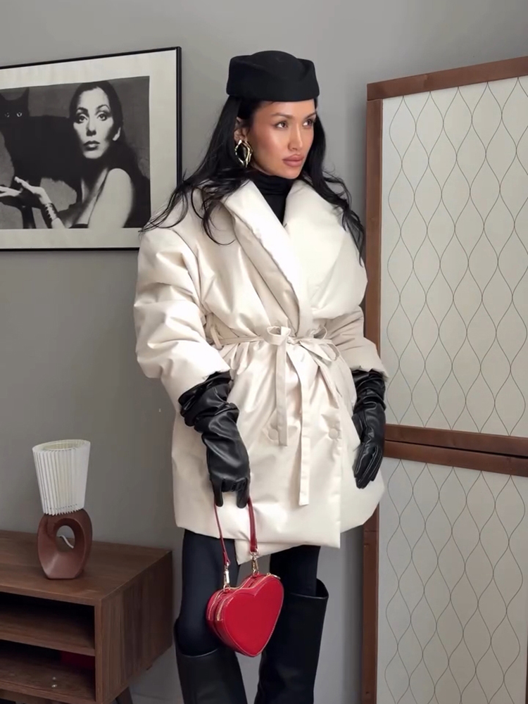 Manteau matelassé style kimono pour femmes, col à revers, ceinture à la taille, coupe ample, mi-long, veste chaude en coton, vêtement décontracté pour femmes, vêtement d'extérieur hiver 2026.