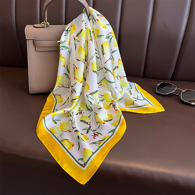 Nouvelles écharpes de luxe imprimées de 70 cm, écharpe en soie pour femmes, décorations florales printemps-été, petites cravates, bandeaux pour cheveux, sacs, vente en gros