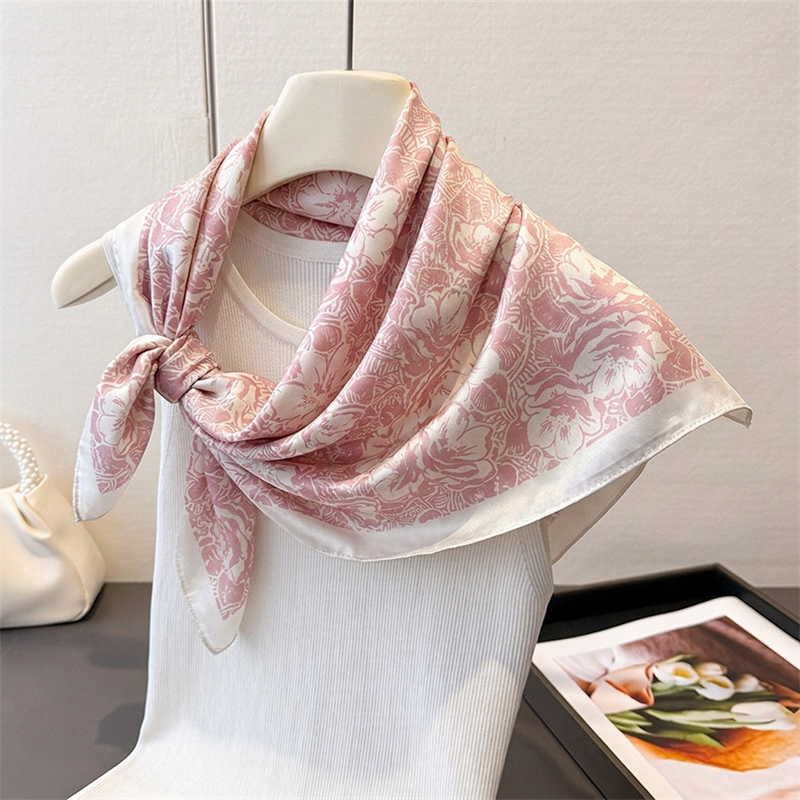 Foulard carré imprimé floral en satin de soie doux et léger pour femme, idéal pour l'été, la plage, les vacances, comme accessoire pour le cou ou les cheveux