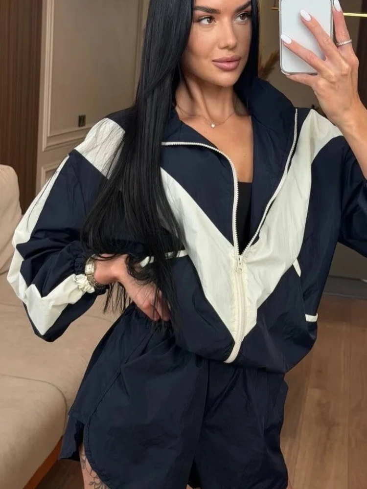 Ensemble de survêtement décontracté pour femme, coupe-vent bleu marine à rayures chevron, veste courte zippée et short à bordure contrastante, idéal pour le sport quotidien, le jogging et le style urbain