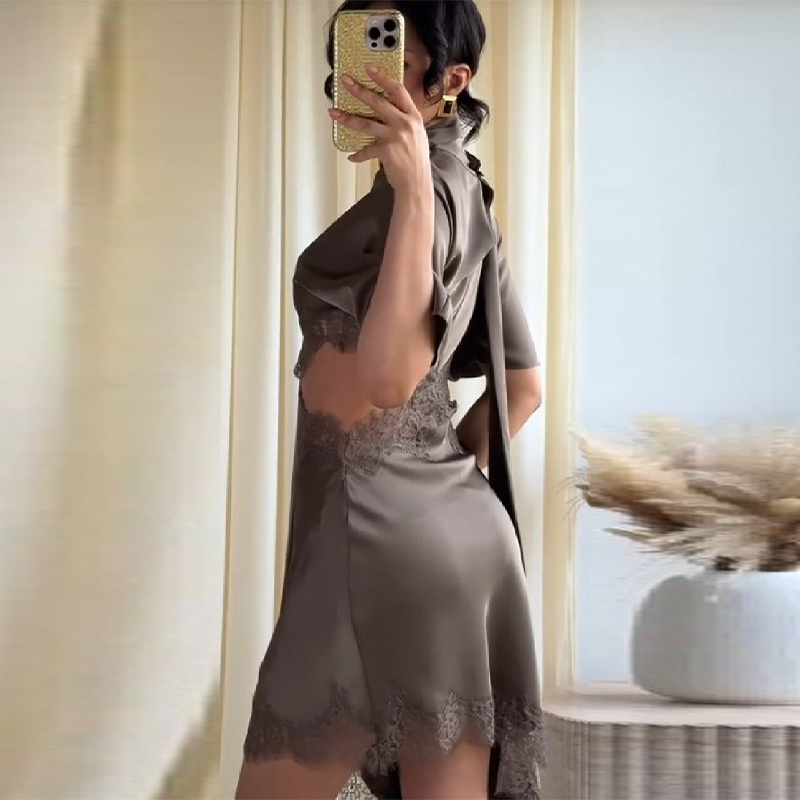 Robe Courte Élégante Marron en Dentelle Découpée pour Femme, Manches Courtes, Col Foulard, en Satin Chic – Nouvelle Collection 2026 pour Soirées et Tenues Urbaines