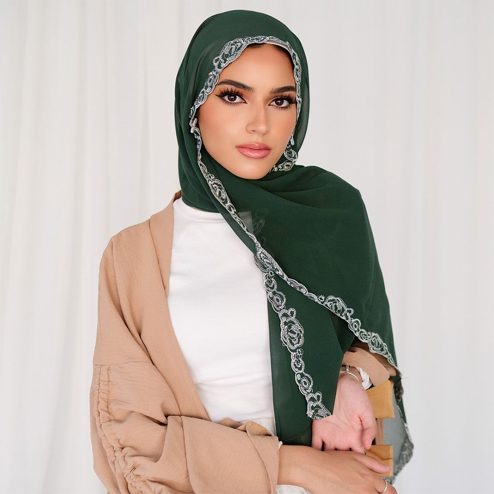 Hijab musulman très vendu, de bonne qualité, doux, en mousseline Bawal, avec dentelle.
