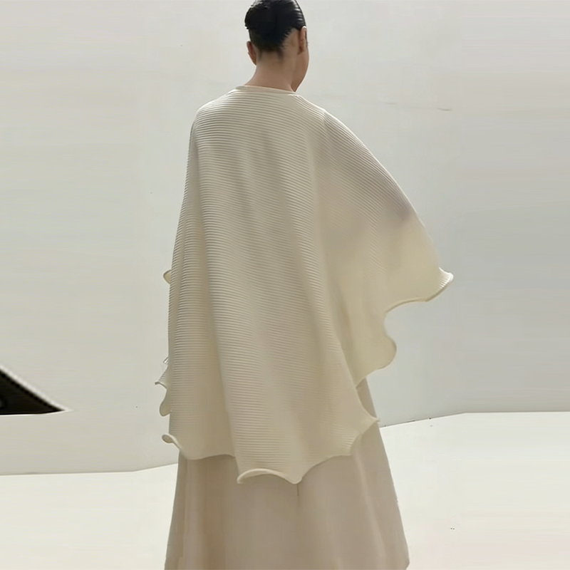 Ensemble Abaya 2 pièces Modeste Style Old Money 2026, Robe longue en satin plissée crème élégante avec cape, Nouvelles robes décontractées tendance pour femmes 2026