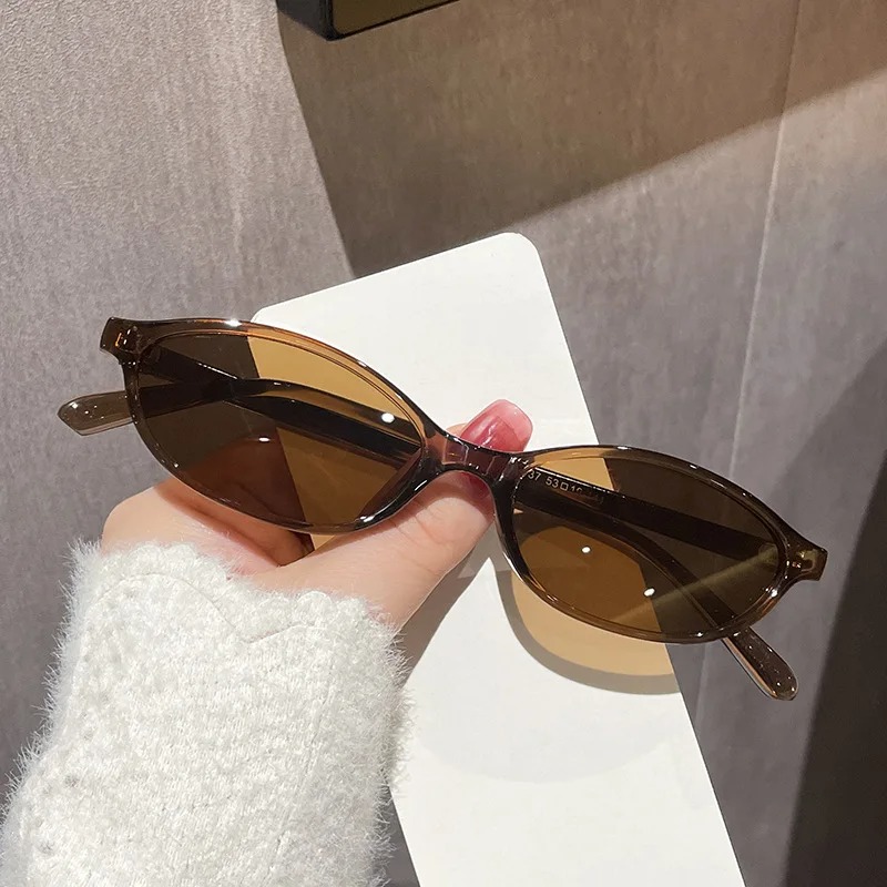Lunettes de mode pour femmes avec monture ovale, parfaites pour un style décontracté