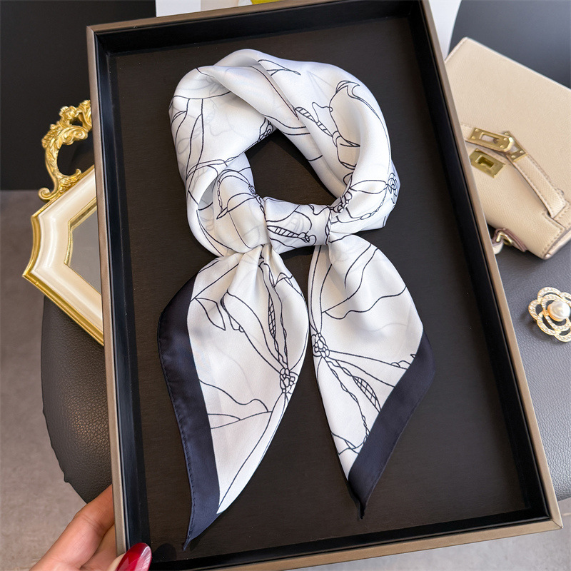 Foulard carré de luxe à motifs floraux pour femme, en soie, bandana, hijab, écharpe élégante, châle pour le voyage