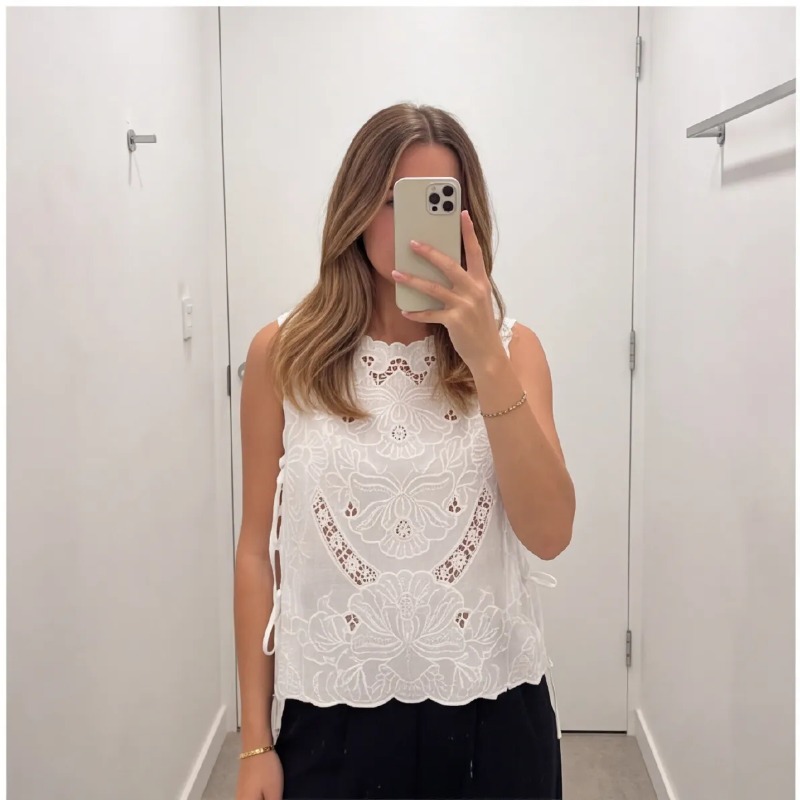 Nouveau 2026, Débardeur court décontracté d'été pour femme, style bohème vintage, brodé ajouré, sans manches, avec bord festonné et nœud latéral.