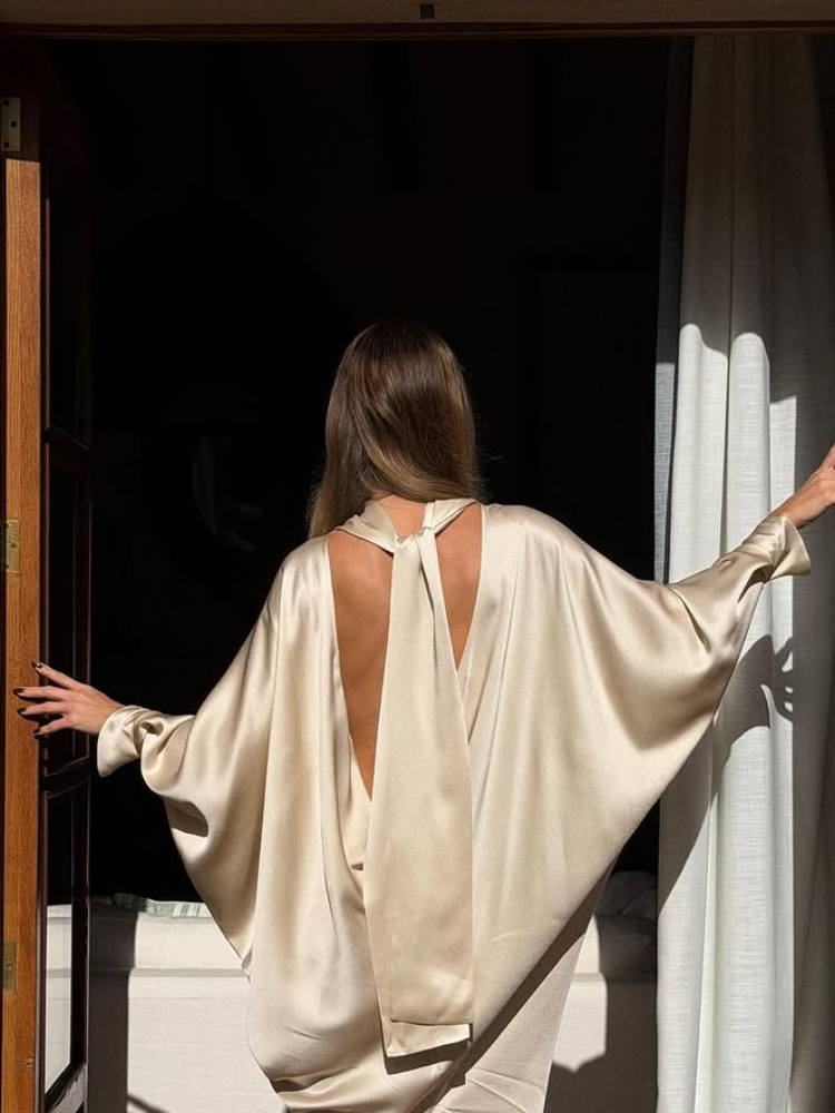 Robe longue en satin uni pour femme, col montant, manches chauve-souris, coupe ample, fente avant, tenue de soirée élégante pour l'été 2026