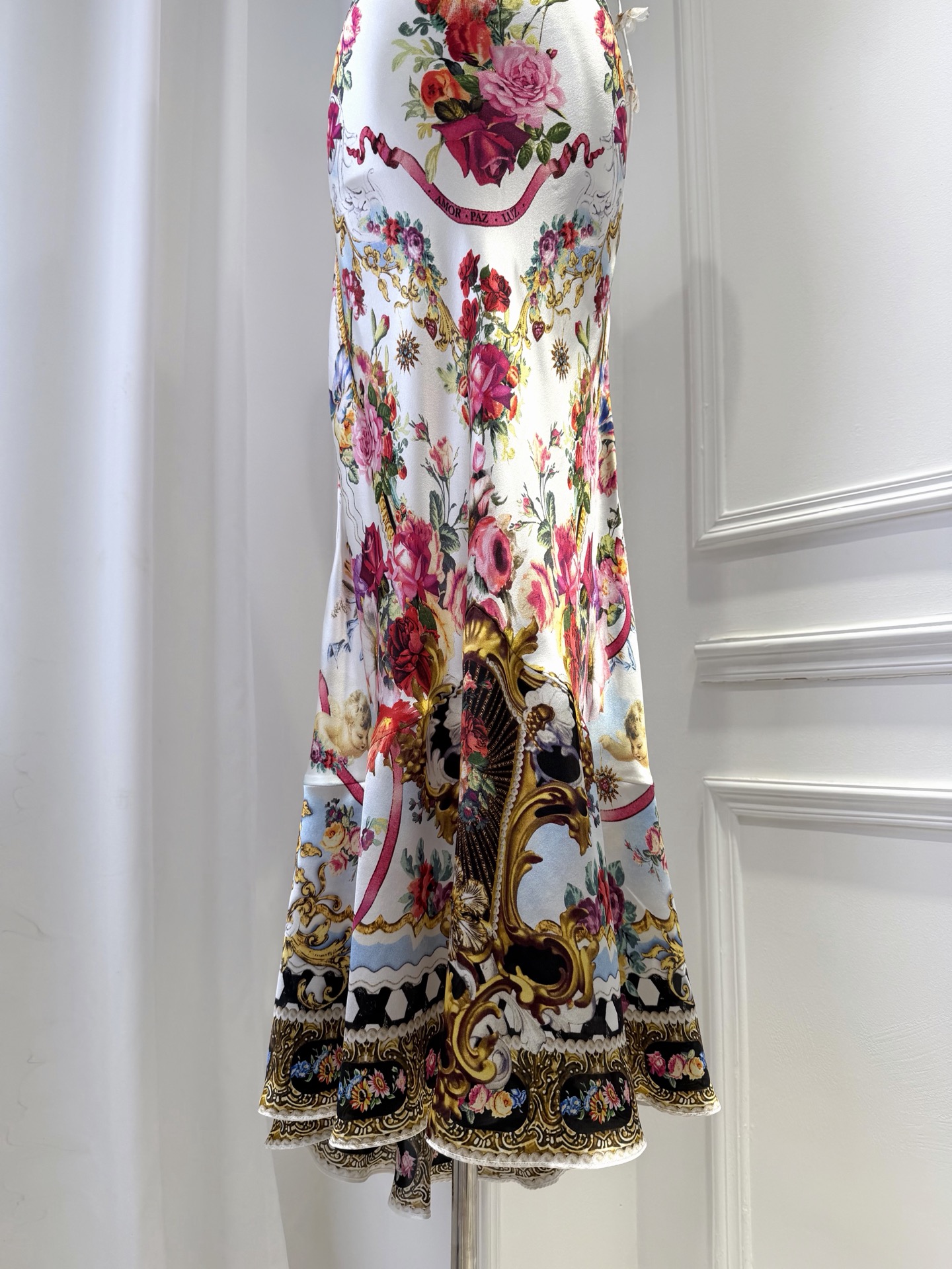Robe longue élégante pour femme 2026 en soie 100% avec imprimé floral, perles de cristal, col en V, sans manches, dos nu et taille haute