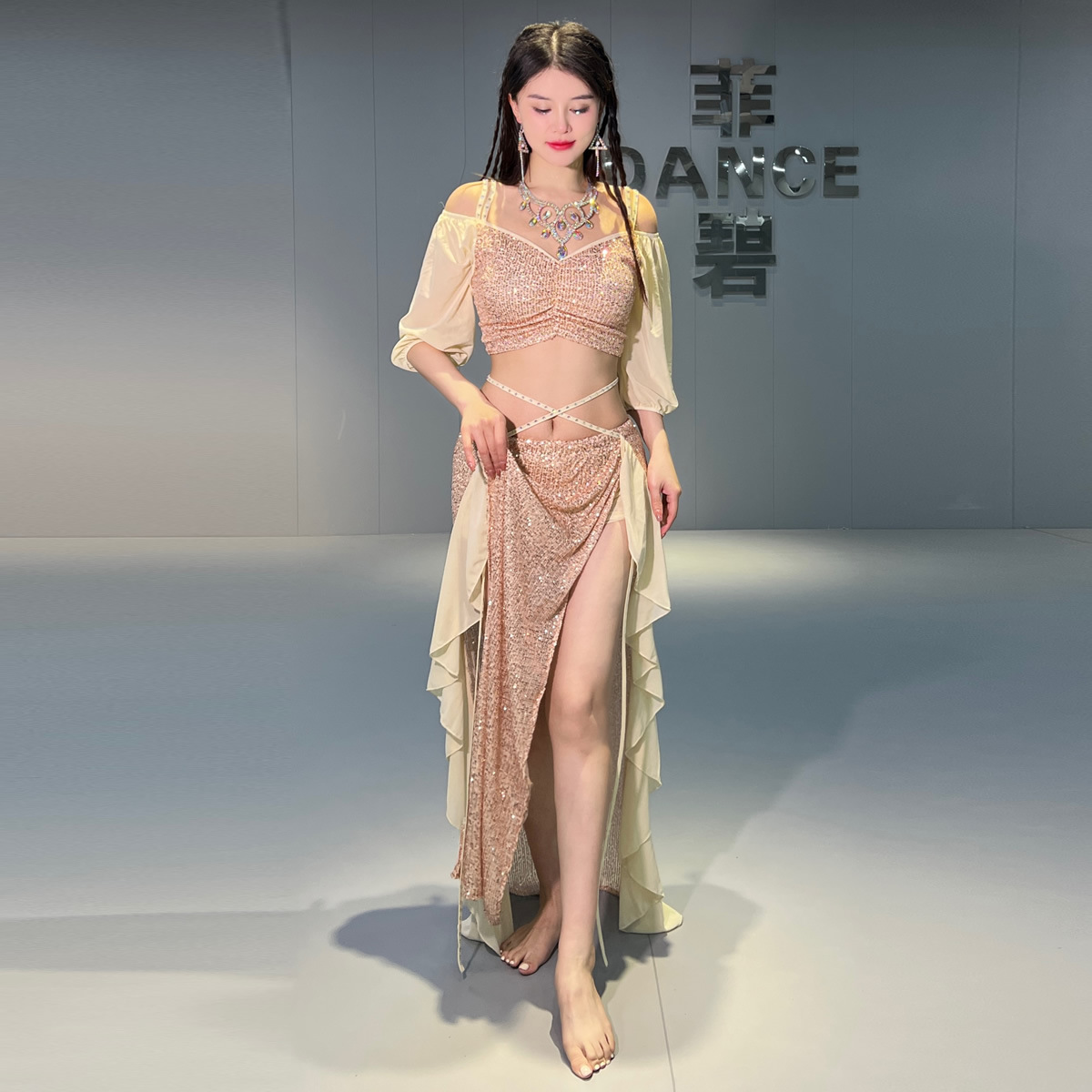 Ensemble de costumes de danse du ventre pour femmes, haut à manches courtes + jupe longue fendue, ensemble professionnel Oriental, tenue de danse du ventre, 2 pièces