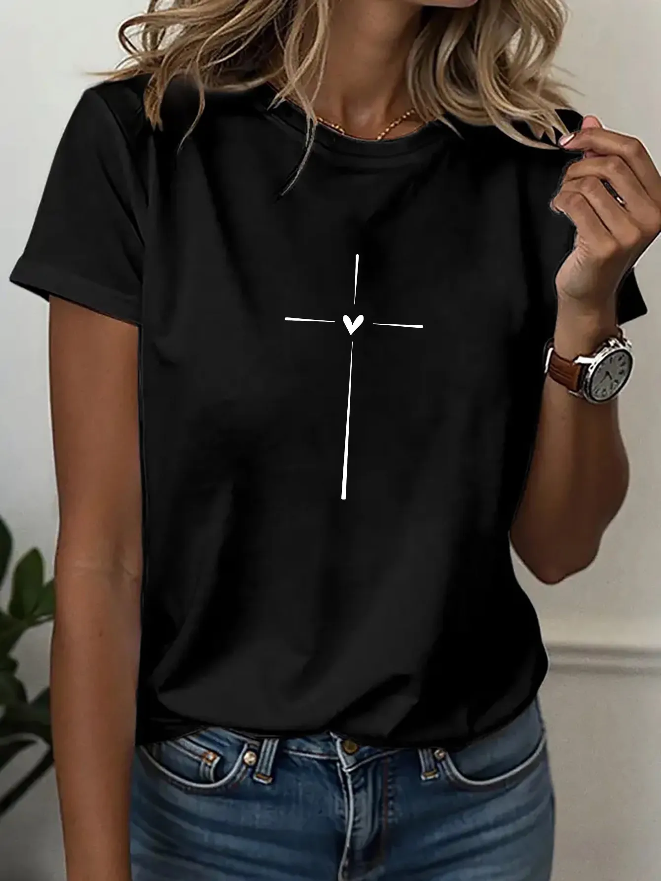 T-shirt de sport décontracté pour femmes, col rond, T-shirt simple et artistique avec motif croix et cœur, esthétique artistique
