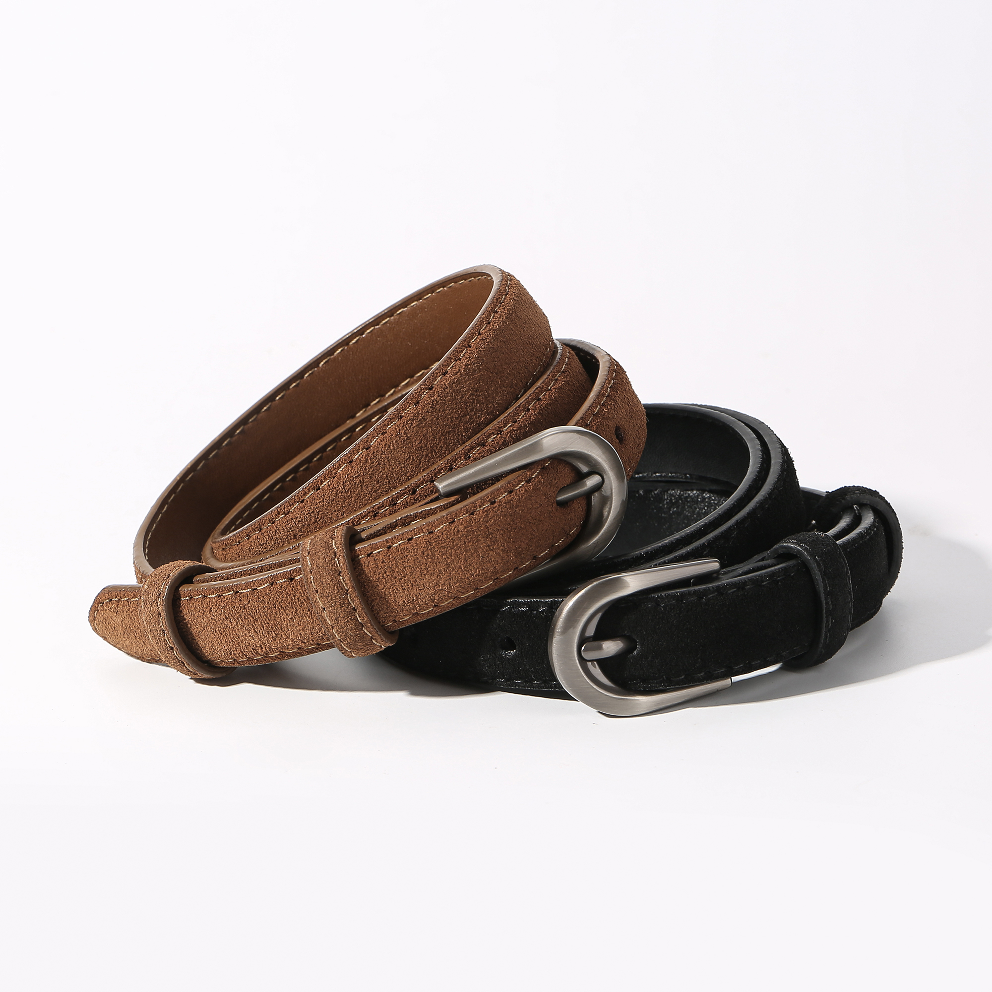 Ceinture en cuir marron pour femme avec boucle argentée, ceinture décontractée en daim doux pour jeans, robes et tenues de tous les jours