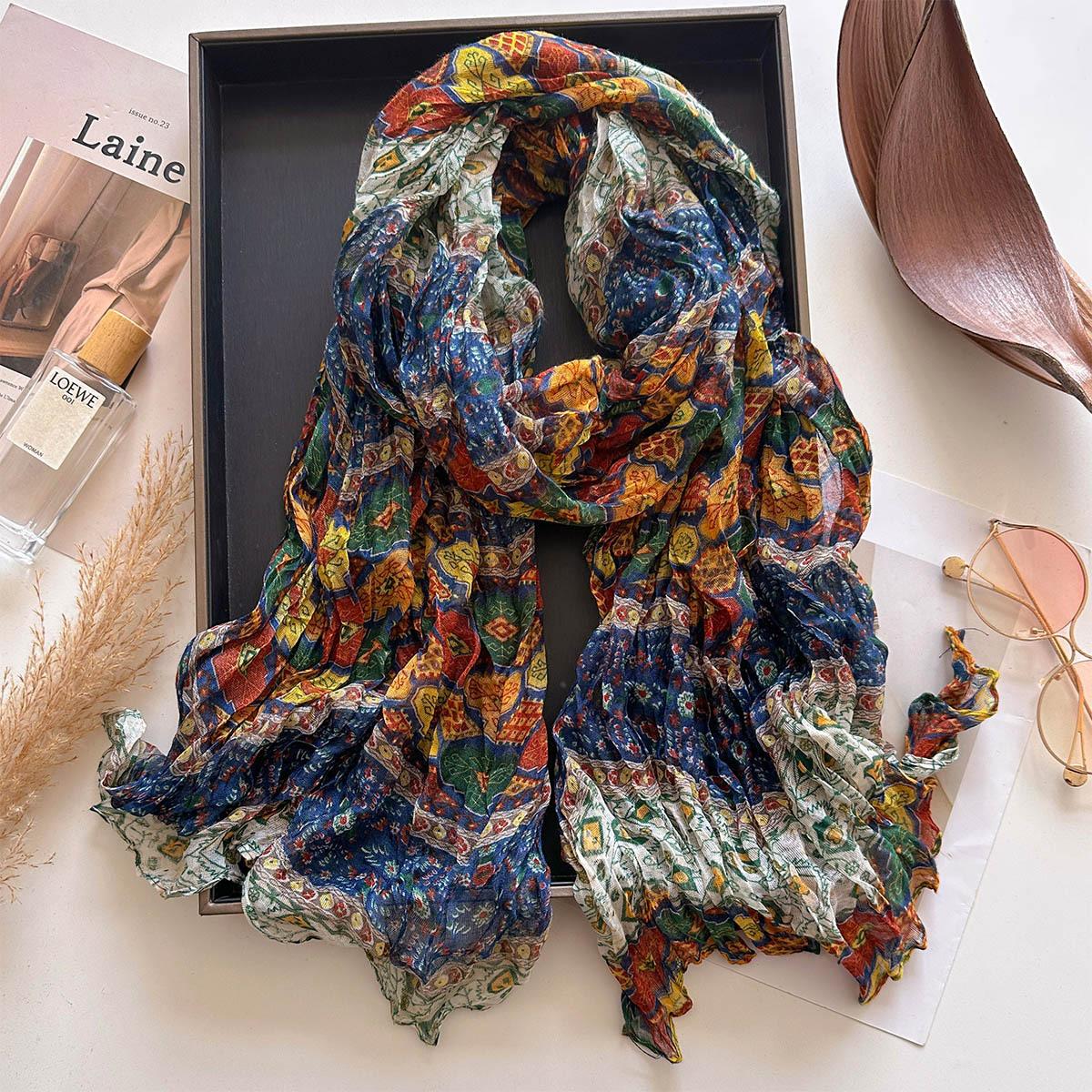 Écharpe longue légère en mélange de coton et de lin froissé pour femmes, motif paisley dégradé ombré, texture voile de Bali, grand châle pour le cou.