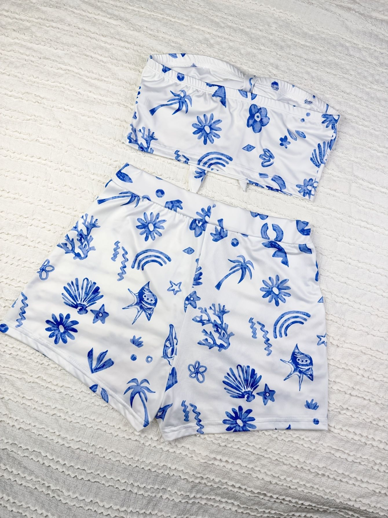 Ensemble deux pièces pour femmes, style décontracté de plage et de vacances, comprenant un haut à torsion sur le devant et un short.
