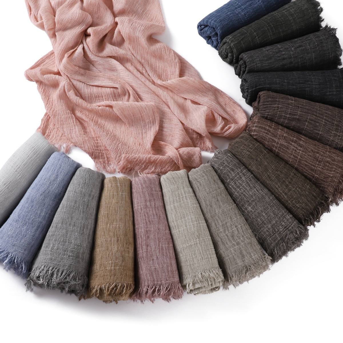 2025 nouvelle haute qualité couleur unie rides femmes musulmanes Hijab écharpe Ramadan châle bandeau Turban islamique Hijabs enveloppes glands