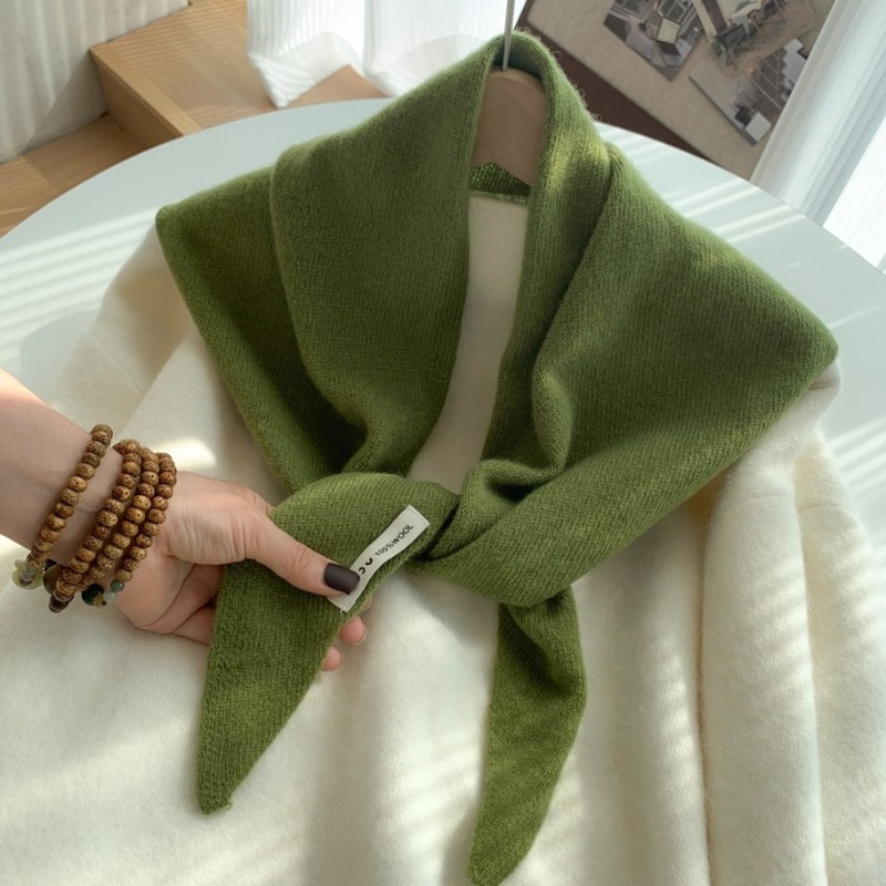 Écharpe triangulaire tricotée 100% laine pour femme, châle chaud pour l'automne et l'hiver, petite écharpe multifonctionnelle assortie avec tout pour dames