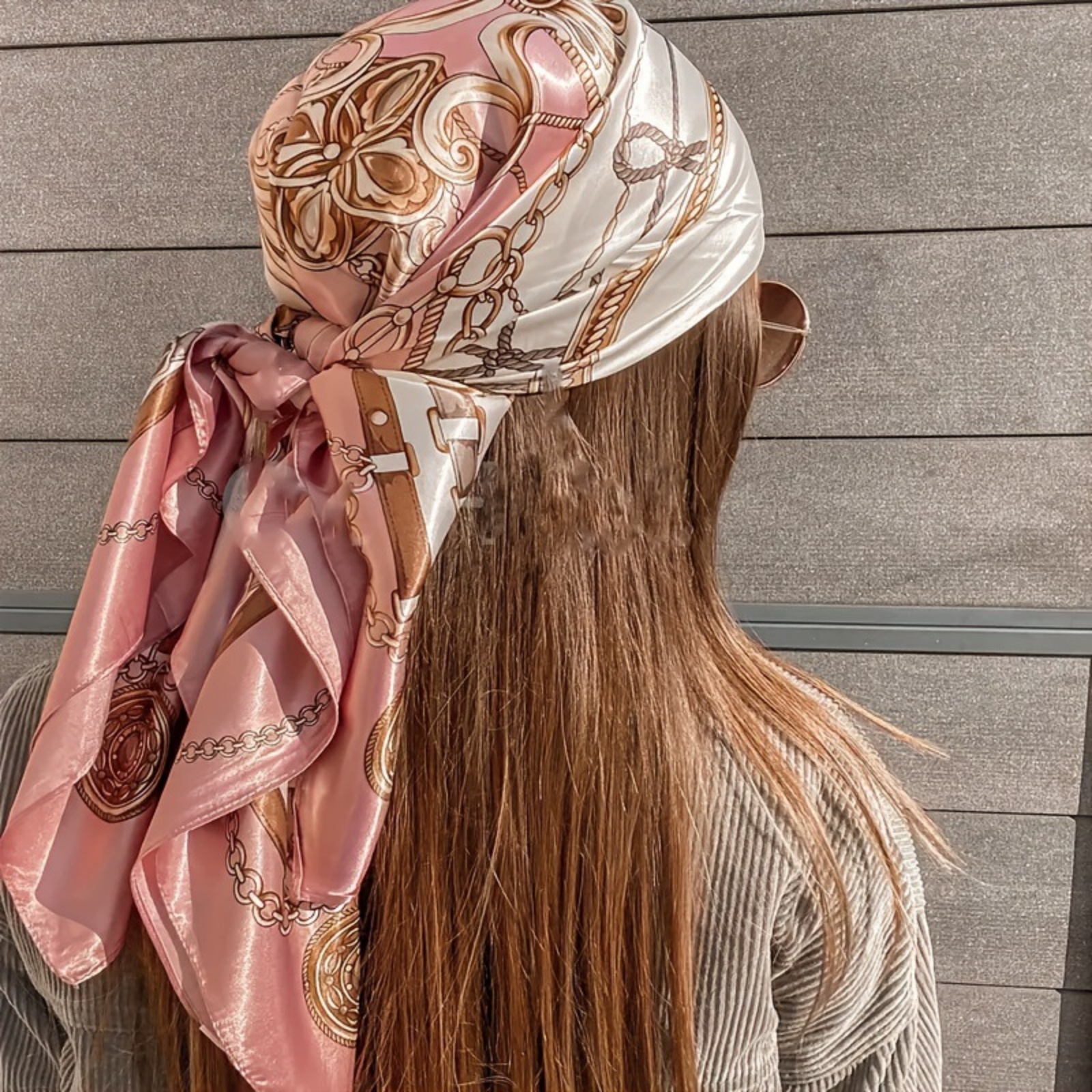 Foulard en soie rose pour cheveux, foulard en Satin élégant à motif de chaîne Vintage, grand foulard carré pour femmes, cheveux élégants