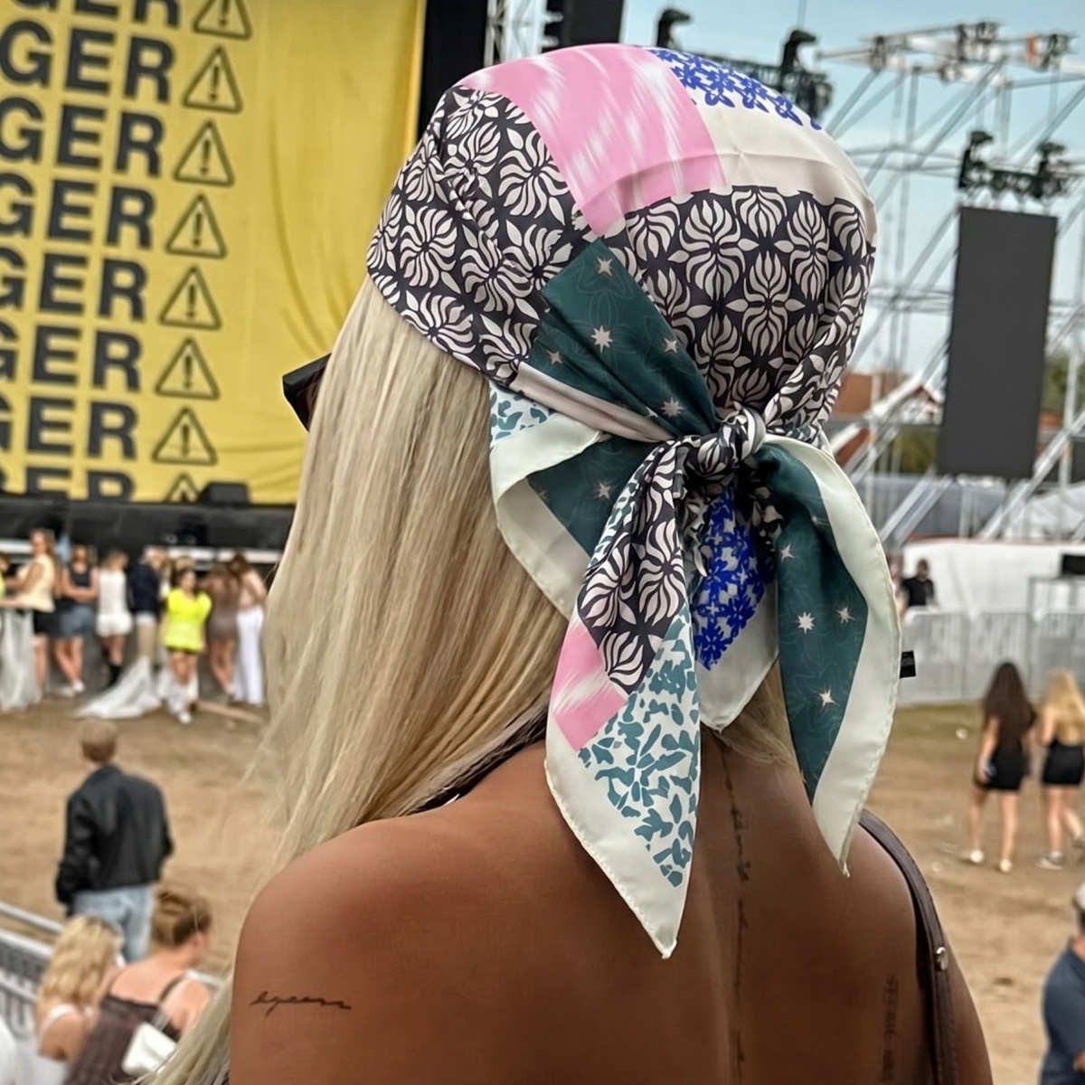 Foulard carré imprimé pour femmes, 70cm, imitation soie, style rétro, bandanas, hijab de luxe, élégant, châle de plage