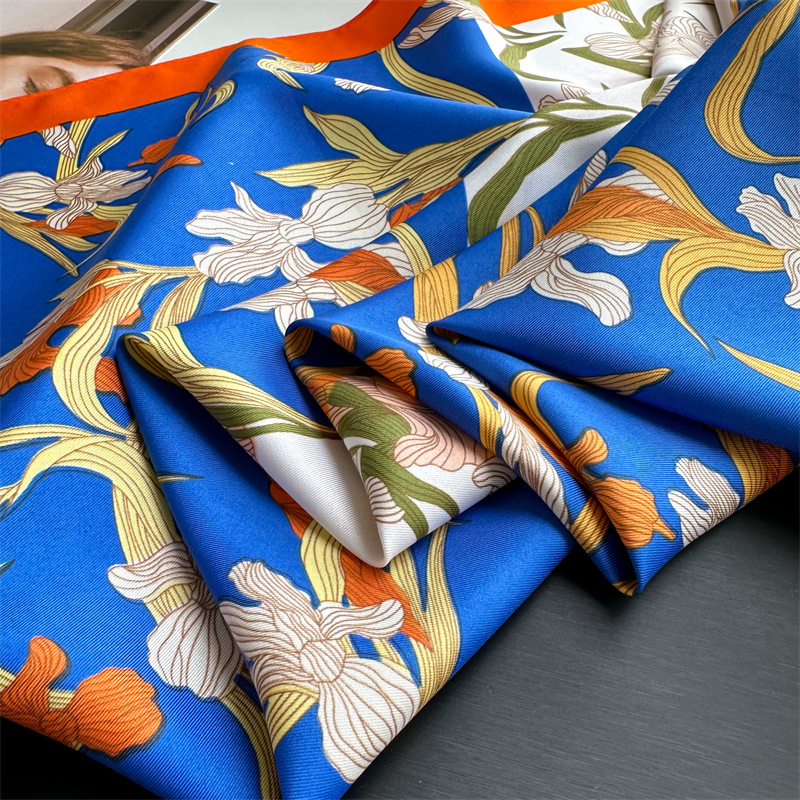 Foulard carré en soie de luxe à imprimé floral 90 cm pour femme, écharpe de créateur, châle, bandana, hijab, écharpe, bandeau, ruban à nouer