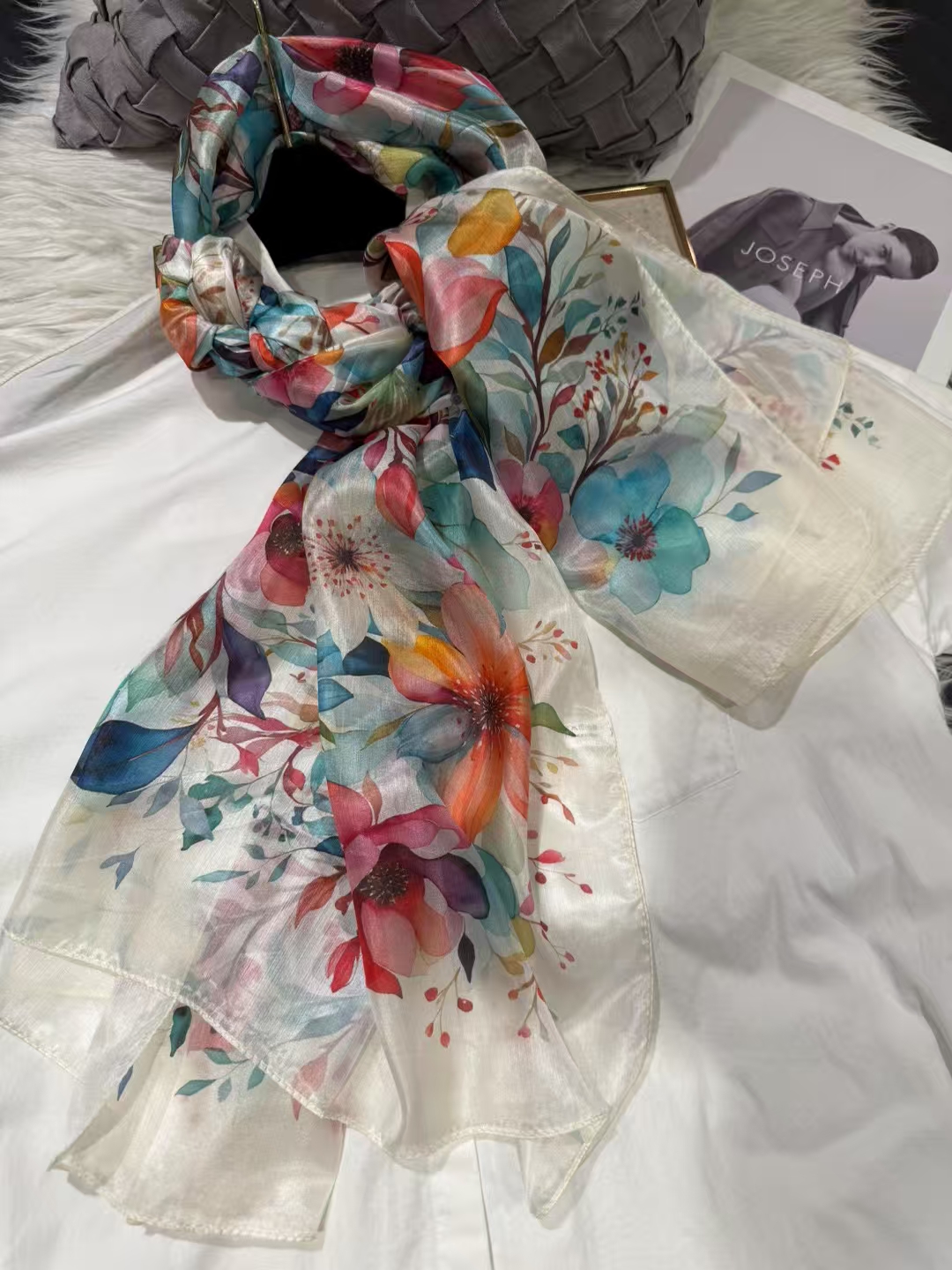 Blanc bleu femmes 100% foulard en soie de mûrier élégant Design Floral longue écharpe en soie Cape été plage soie châle enveloppement Hijab écharpe