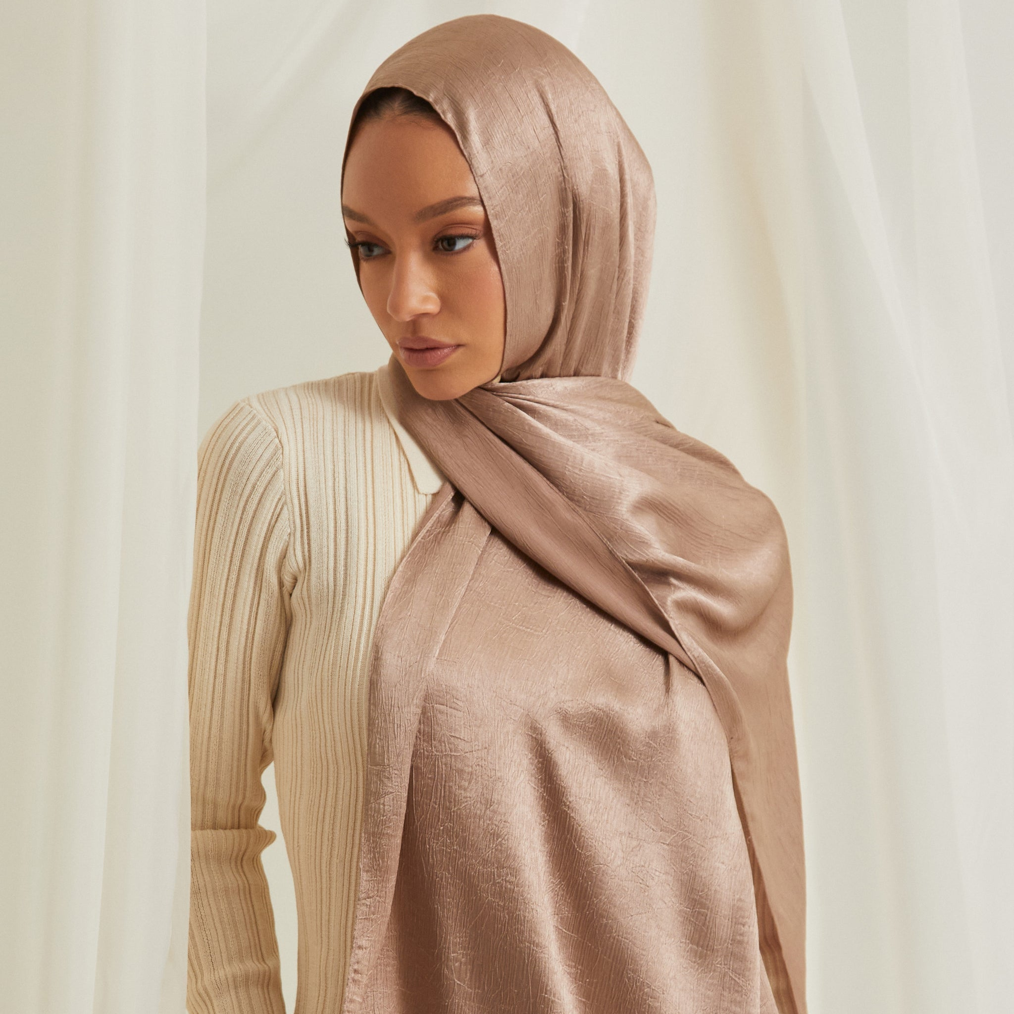 Voile Hijab en Satin Texturé Premium pour Femmes Musulmanes, Châle Uni, Turban en Satin Plissé, Promotion Ramadan