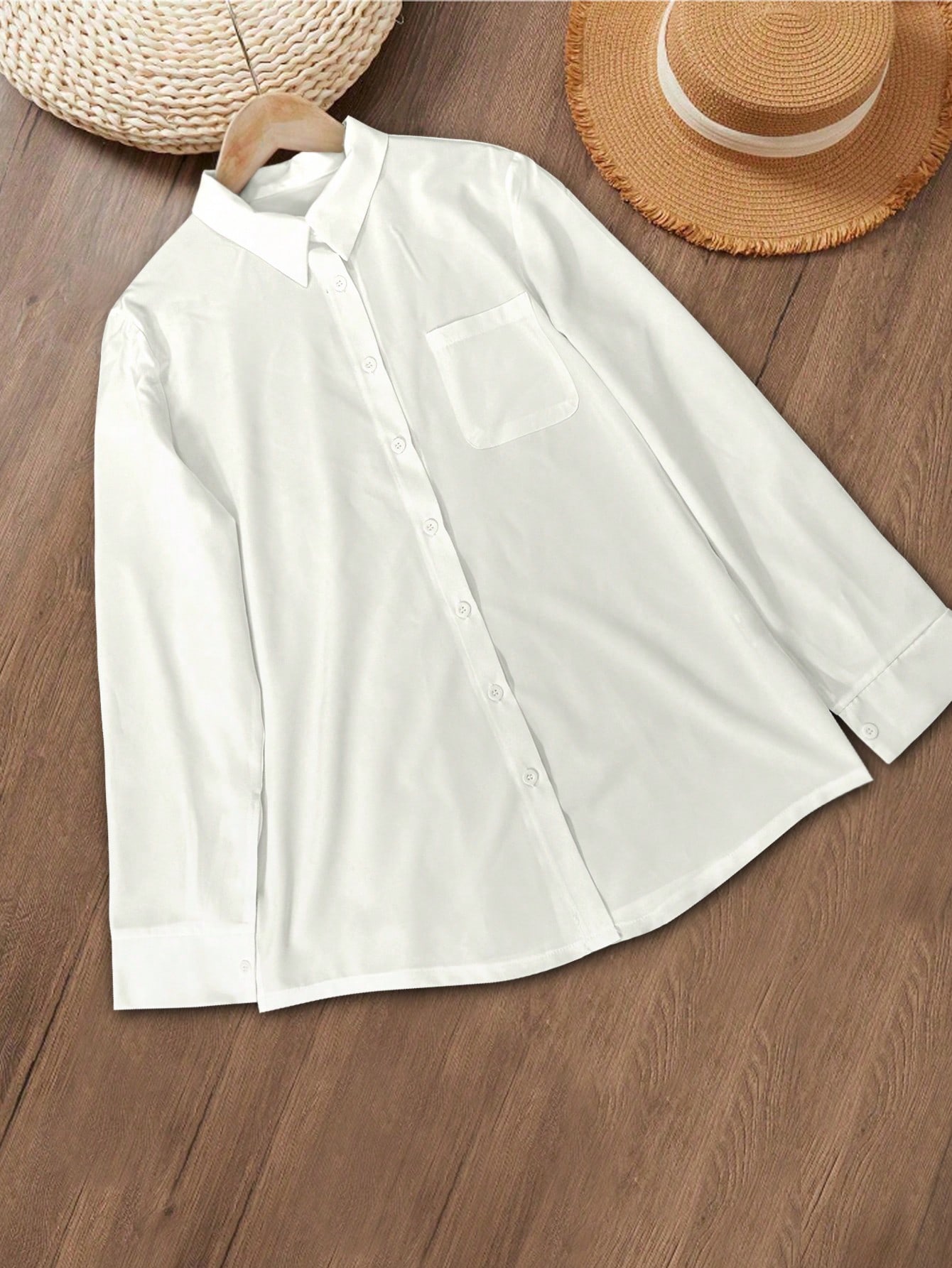 Style basique uni, décontracté et quotidien — Haut à manches longues, col et boutons (blanc) — Printemps