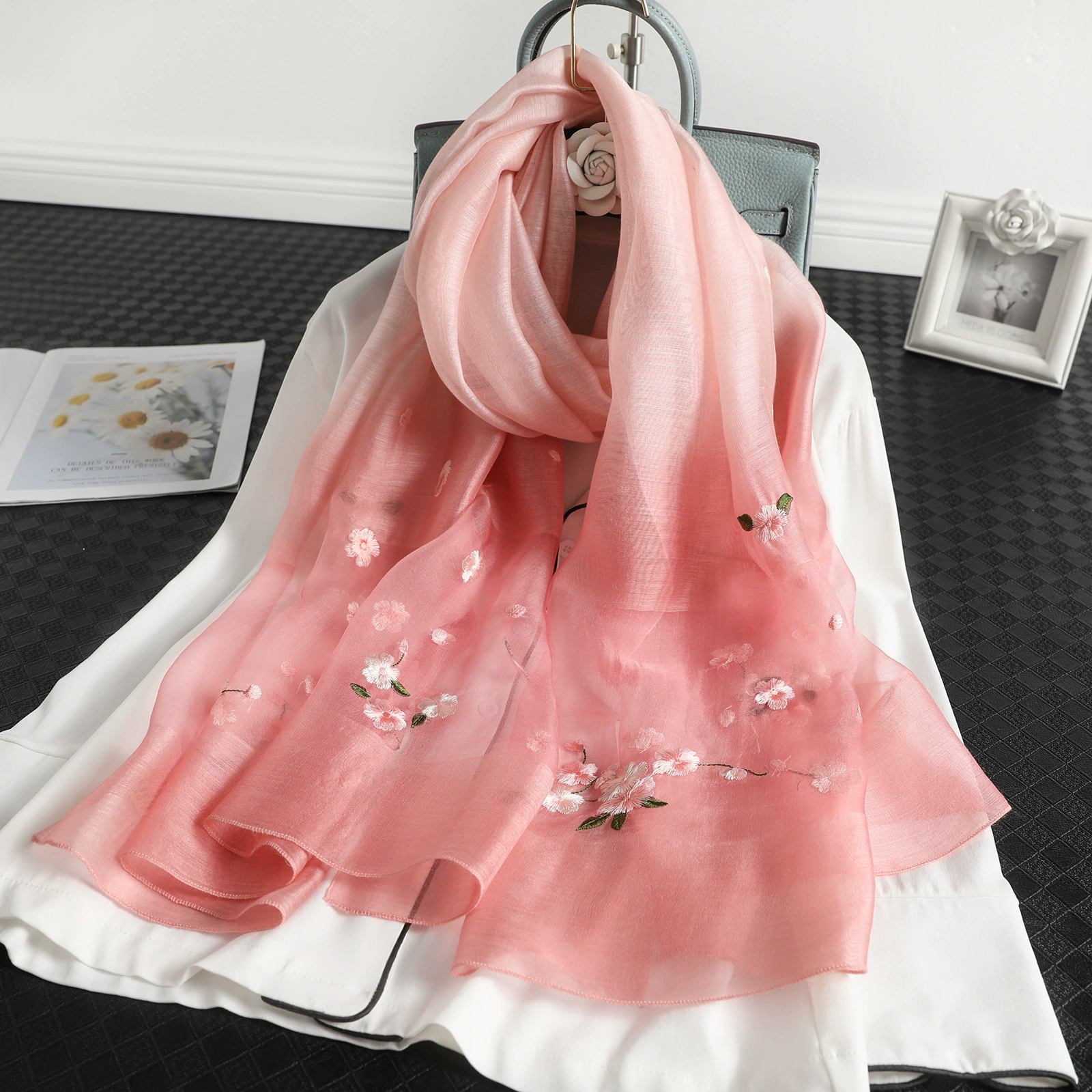 Écharpe brodée à la main en soie, châle décoratif élégant et polyvalent, nouvelle collection automne/hiver, vente en gros