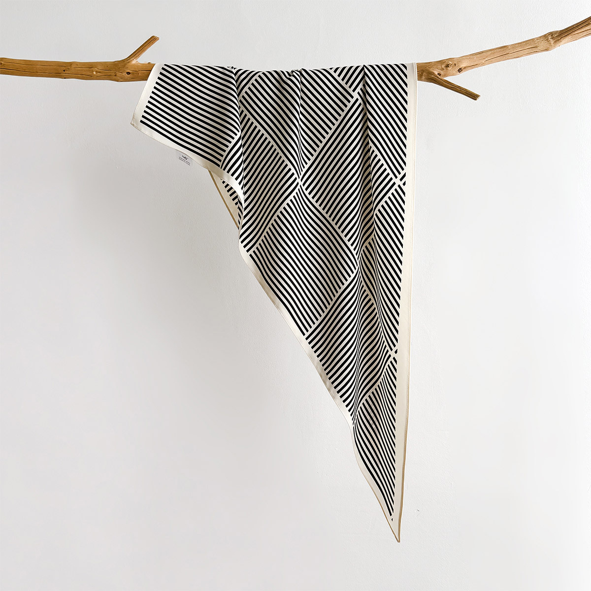Foulard triangulaire de luxe pour femme, en satin effet soie, écharpe de tête, foulard de cou, bandana, châle, hijab