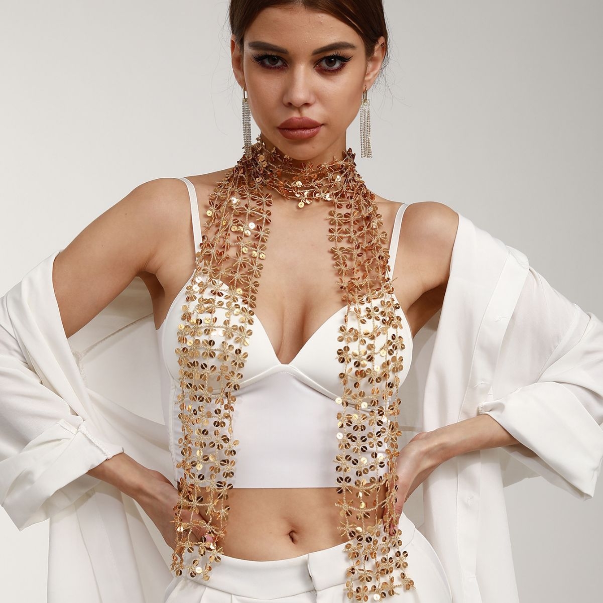 Écharpe à paillettes brillantes pour femmes, châle de Banquet en forme de fleur, Design creux, enveloppe de cou, ornée de paillettes, écharpe fine, accessoire de mode