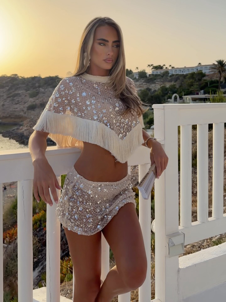Ensemble deux pièces bohème élégant pour femme : haut bustier en tissu soyeux à franges et pantalon taille haute à jambes larges – Tenue coordonnée idéale pour les vacances et les stations balnéaires