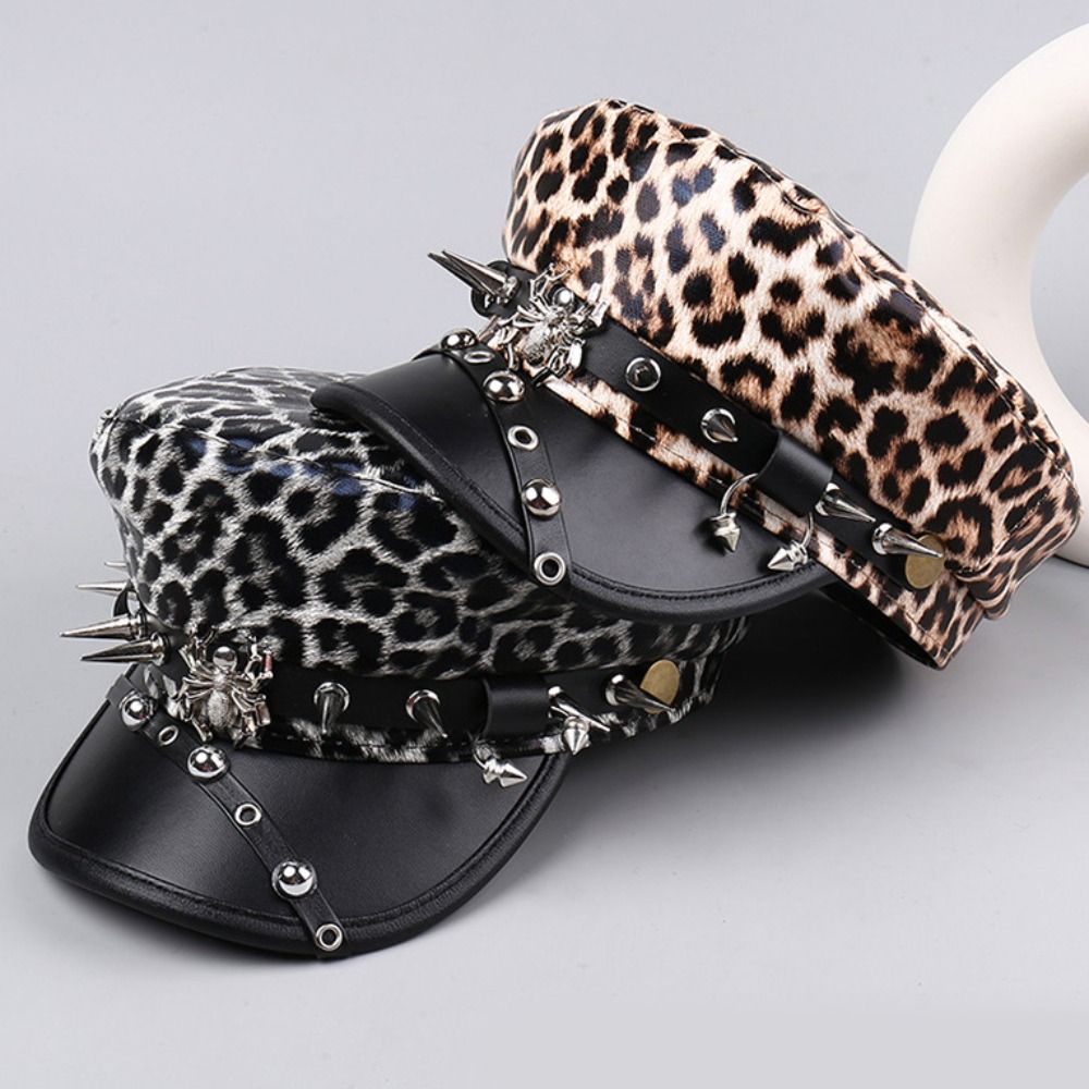 Chapeau léopard rétro hip-hop à rivets, style punk Harajuku Y2k, béret en cuir PU noir à dessus plat pour femmes
