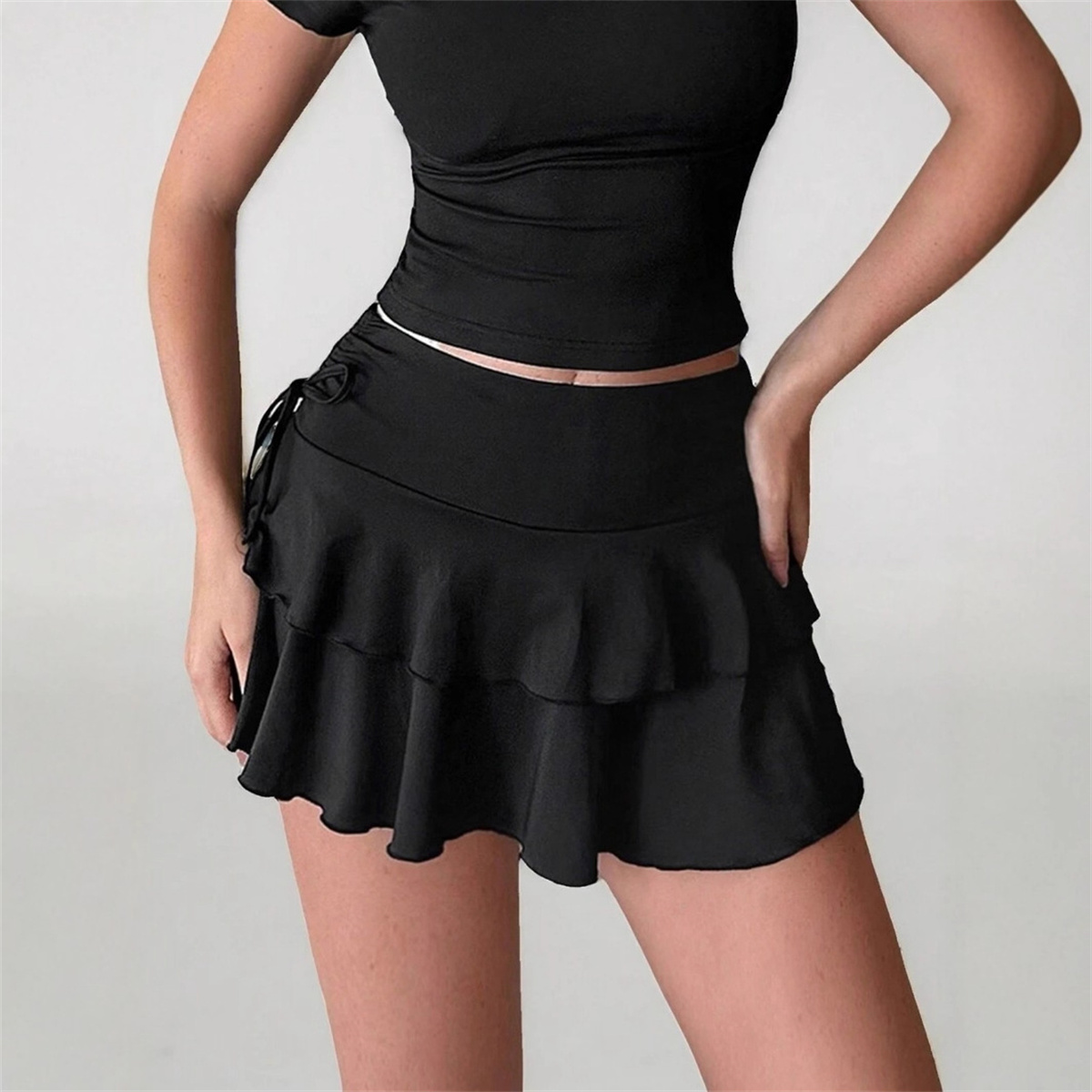 2025 nouvelle jupe de couleur unie femmes mode d'été en plein air polyvalent taille haute coupe ajustée taille élastique jupe courte marchandises en Stock