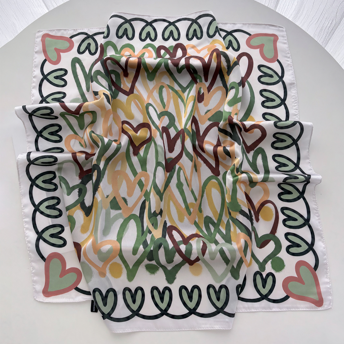 Foulard carré en satin pour femme 70x70cm, imprimé cœurs mignons, imitation soie, bandana, foulard de cou, bandeau pour cheveux, foulard de sac, mouchoir décoratif