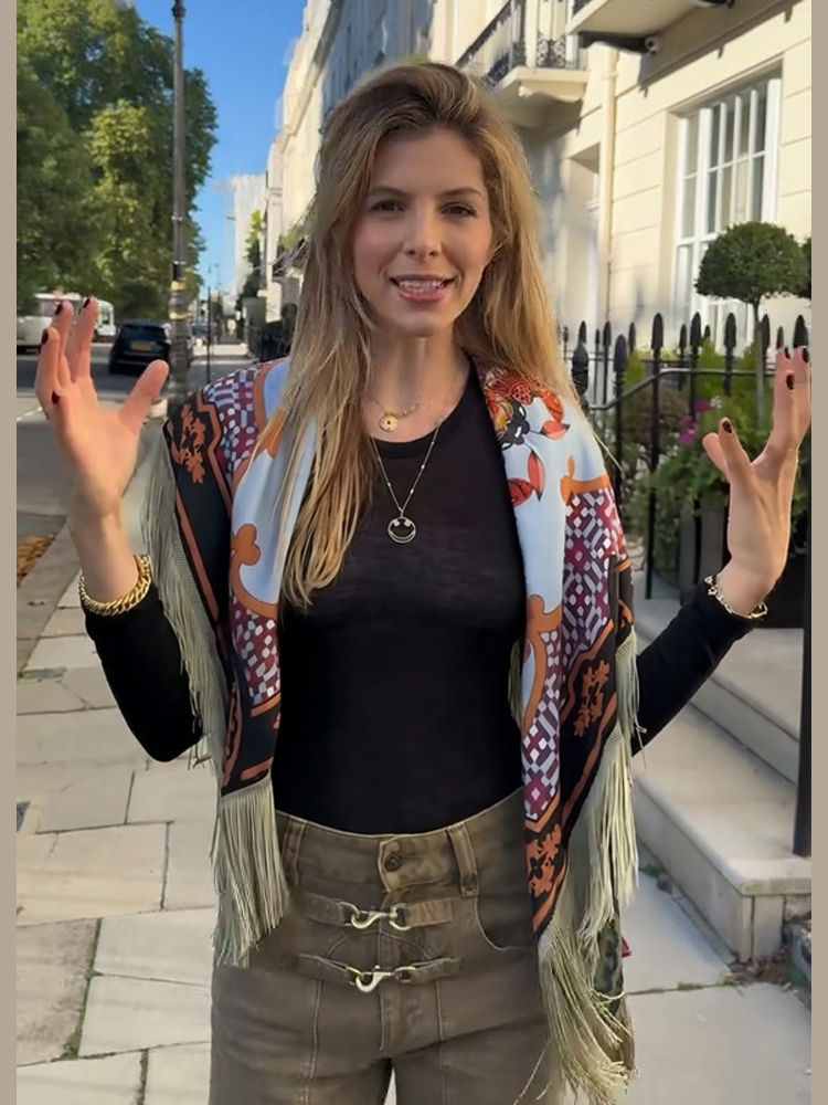 Écharpe carrée en satin imprimée à pompons pour femme, chic, tendance, douce, ceinture, châle, nouvelle collection 2026, élégante, pour les vacances, foulard de créateur pour femme