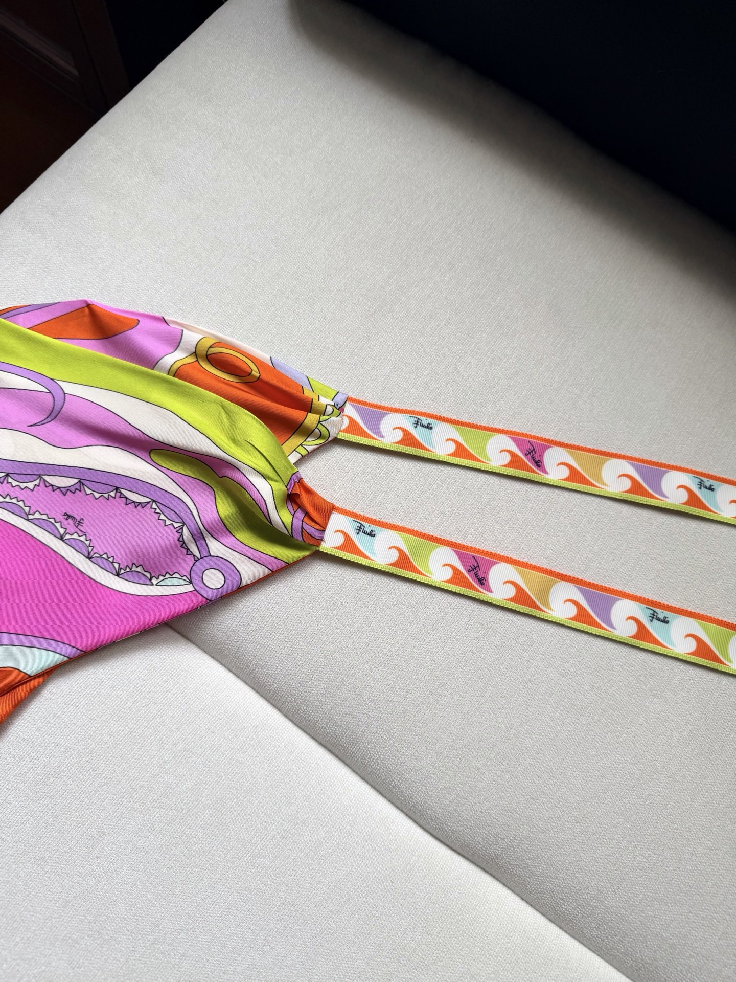 Foulard triangulaire élégant pour femme à imprimé patchwork : Unique et polyvalent