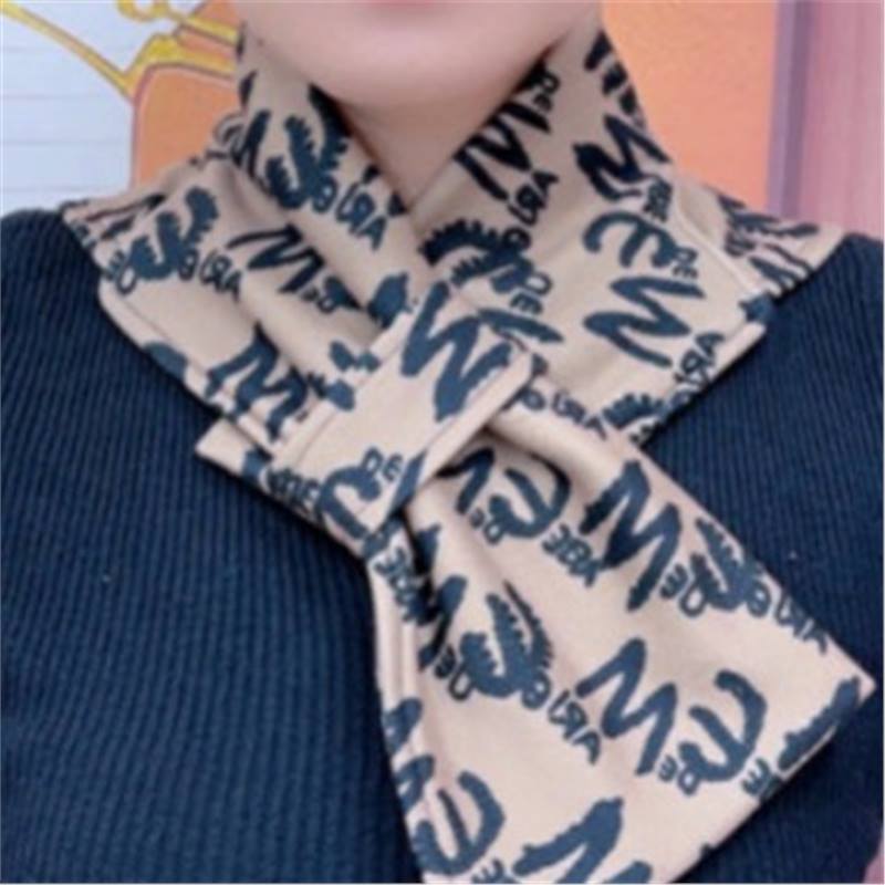 Nouvelle Écharpe Tendance Double Face avec Support Cervical et Poches, Design Polyvalent Homme/Femme, Motif Floral et Lettres Printemps