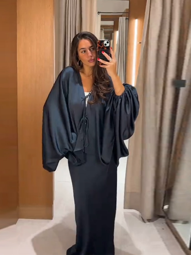 Ensemble décontracté deux pièces en satin pour femme : Haut oversize à col en V et manches chauve-souris, jupe longue taille haute – Tenue de soirée 2026 pour femme