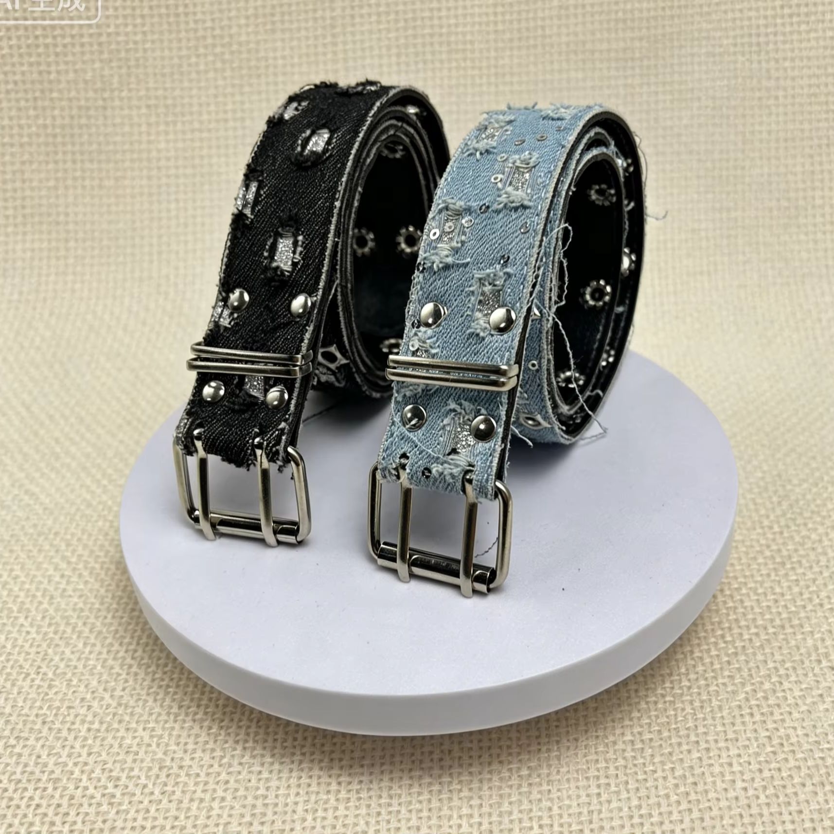 1 ceinture en jean pour femme avec doubles œillets, au style minimaliste, usé et épuré, idéale pour le quotidien