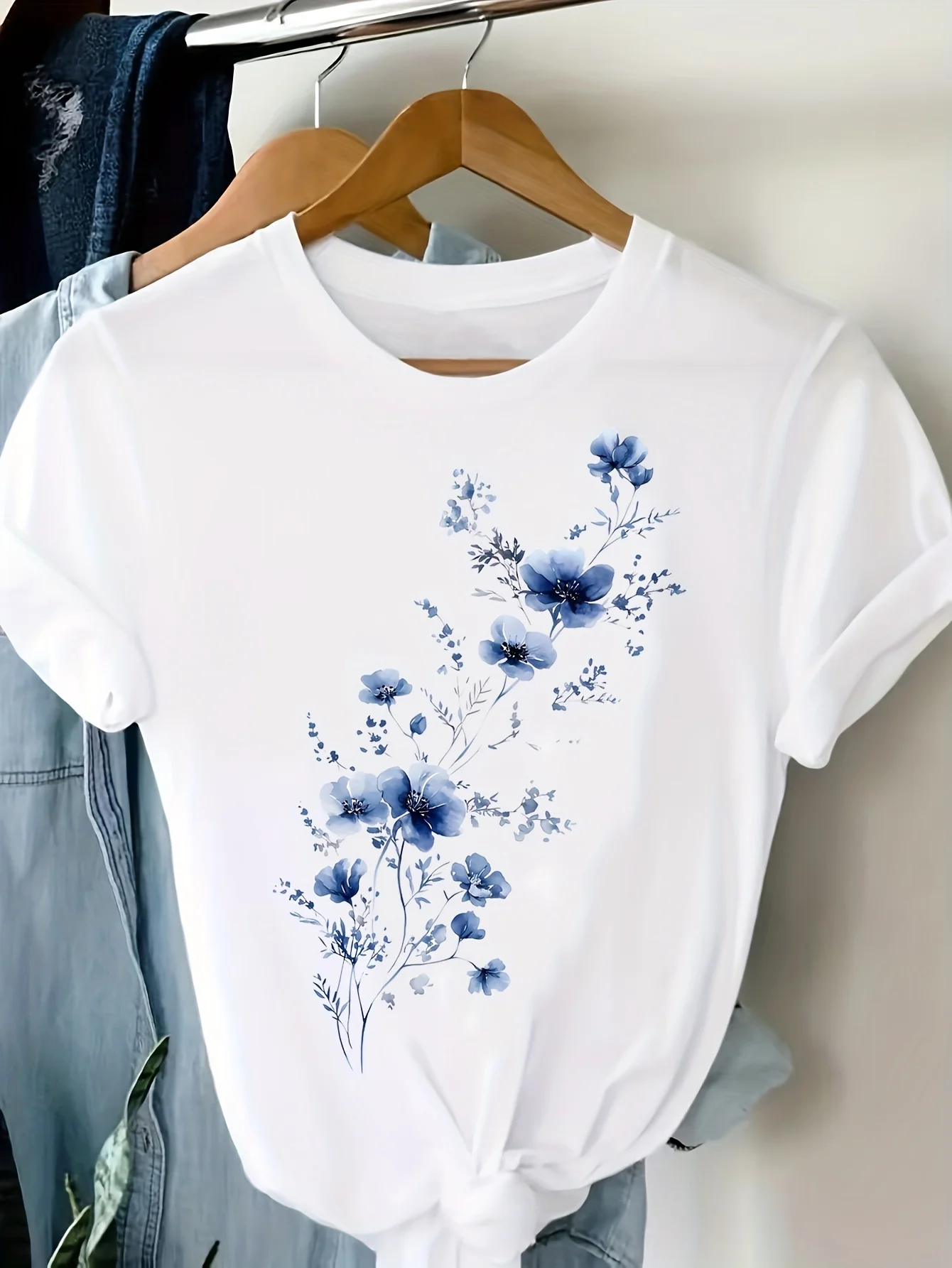 T-Shirt décontracté à manches courtes et col rond pour femme, grande taille, imprimé Floral, noir avec fleurs bleues et blanches, vêtements toutes saisons