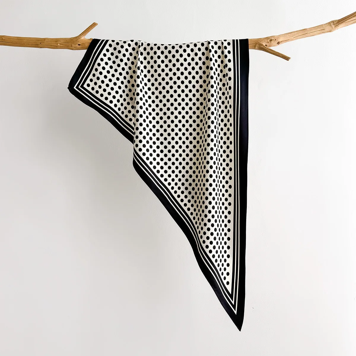 Foulard carré doux pour femme, imprimé à pois, en imitation soie, foulards, bandanas, hijab de luxe, écharpe élégante, châles