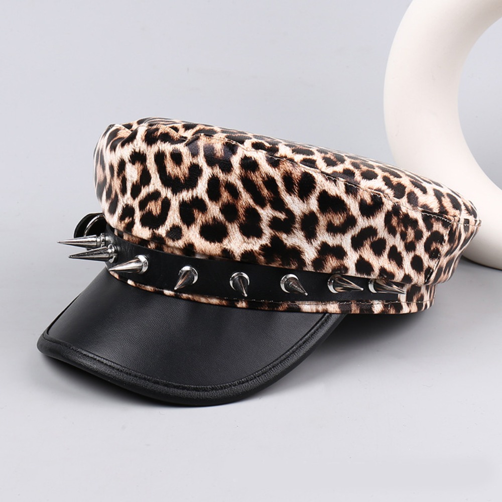 Chapeau léopard rétro hip-hop à rivets, style punk Harajuku Y2k, béret en cuir PU noir à dessus plat pour femmes