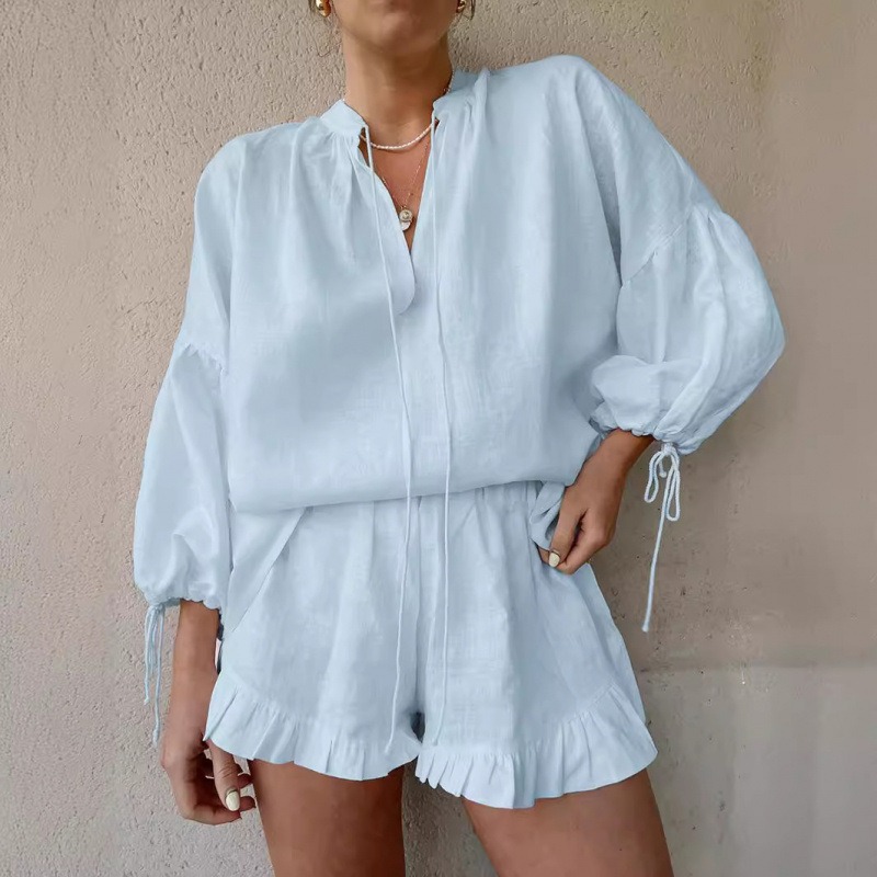Ensemble de costume d'été 2 pièces pour femmes, chemisier à manches longues bouffantes, col en v ample, à lacets, tenues d'été, short à volants, ensembles de plage