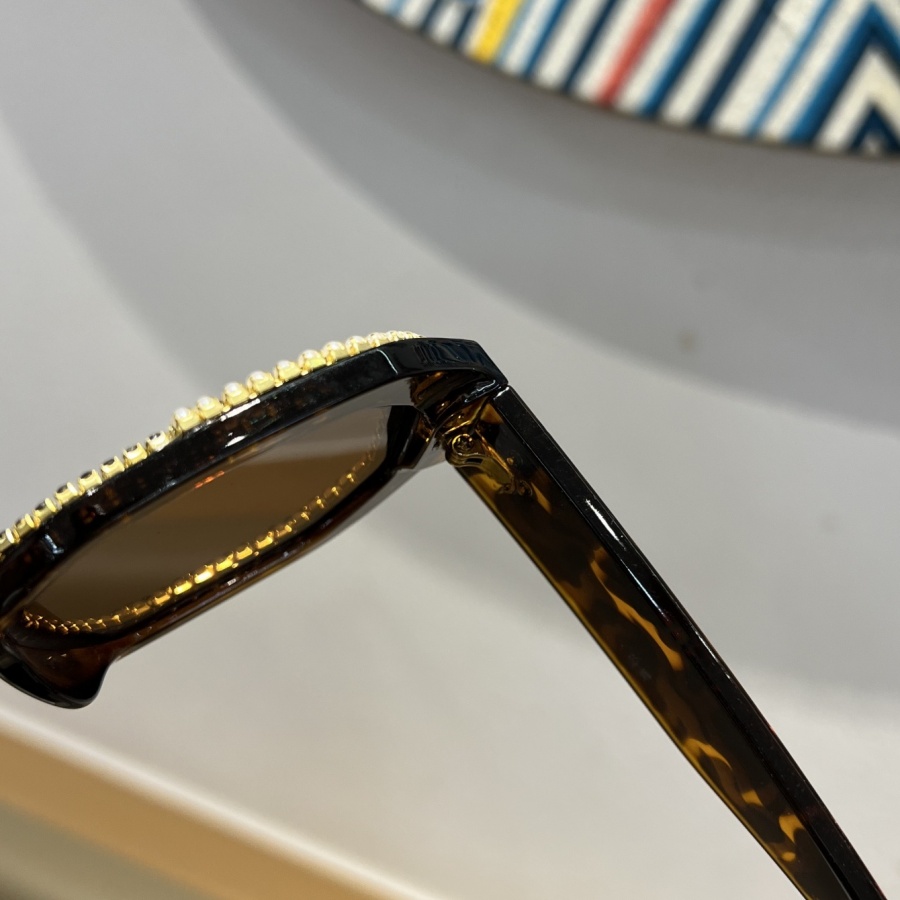 Lunettes rétro luxueuses pour femmes, petite monture carrée avec strass, élégantes, de grande valeur, photographie de rue, Holida, 1 pièce