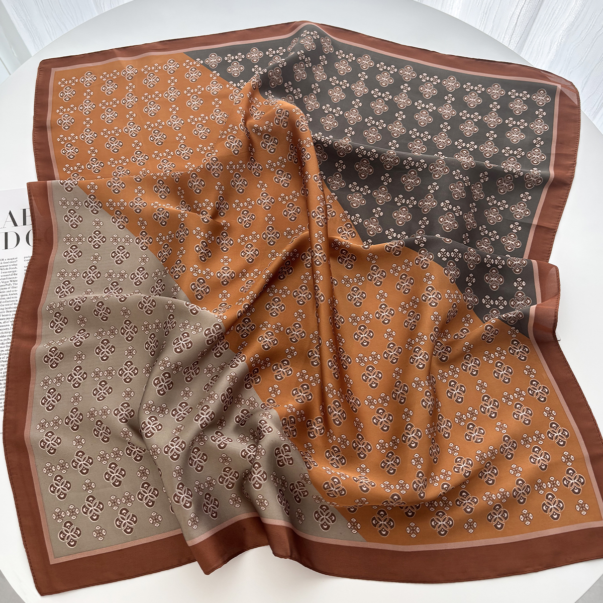 Écharpe de luxe en Satin doux imprimé géométrique, écharpe carrée de Protection du cou professionnelle pour les déplacements à la mode, printemps été